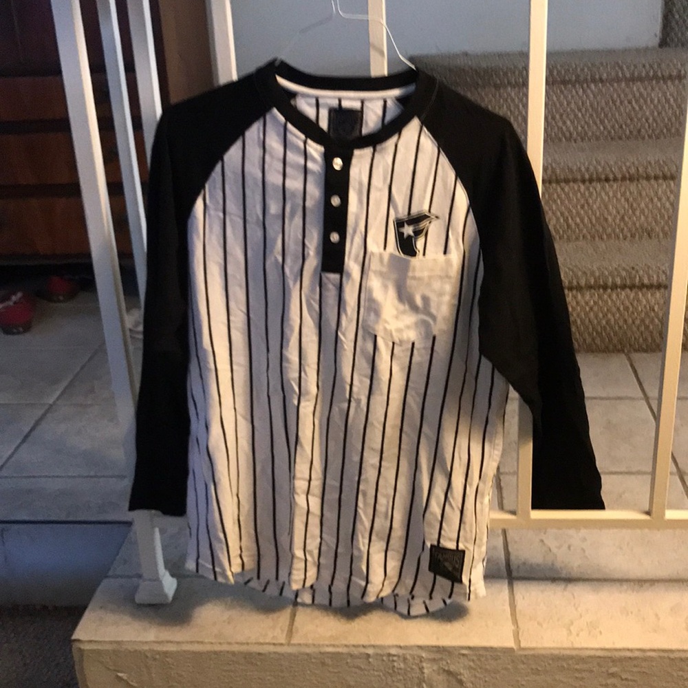 Famous stars and straps baseball tee